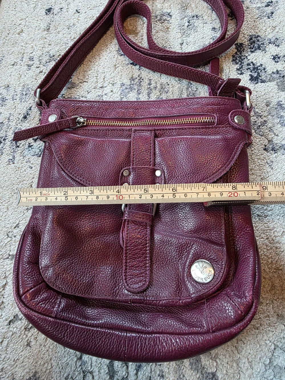 Leder Buck Women's Genuine Leather Crossbody Bag in Burgundy